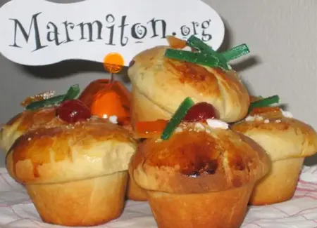 Gâteaux briochés aux fruits confits