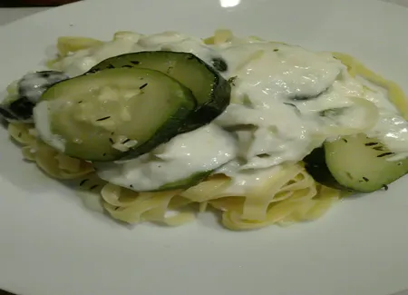 Pâtes aux courgettes et au chèvre
