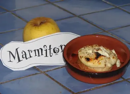 Pomme au chèvre sur une branche de thym