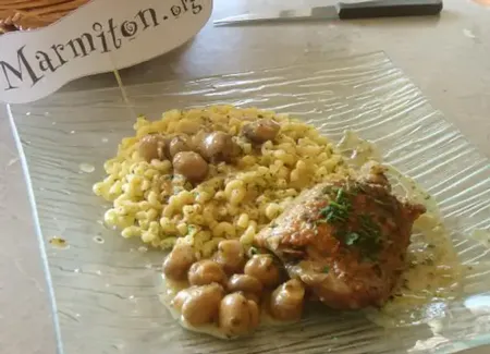 Coq au vin rosé et ses petits champignons