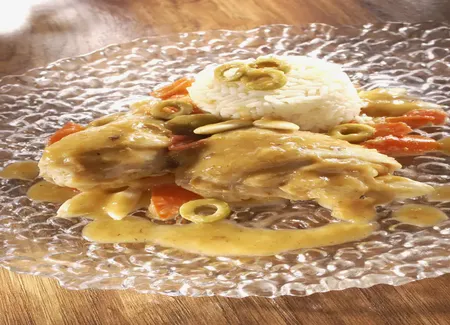 Poulet aux amandes et aux olives
