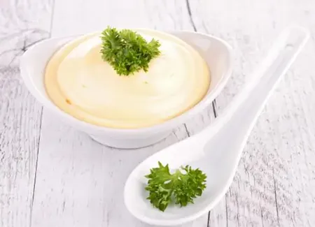 Gratin de pâtes au chèvre, jambon et trompettes de la mort
