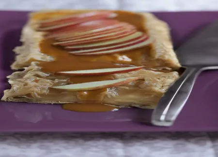 Terrine de crêpes aux pommes, au caramel et au beurre salé