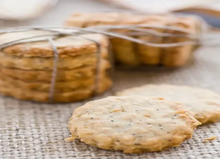 Gâteaux apéritif au parmesan et pavot