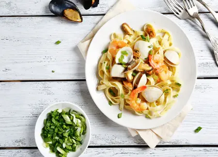 Tagliatelles aux fruits de mer et crème safranée