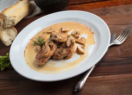 Roti de veau aux girolles et à la crême