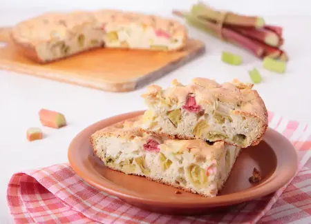 Gâteau suisse à la rhubarbe