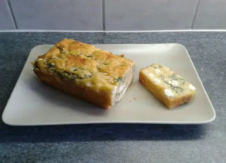 Cake à la feta et au basilic
