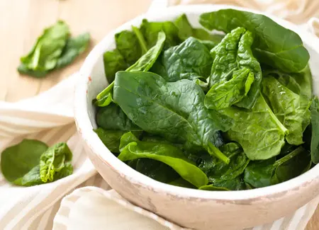 Salade aux pousses d'épinards