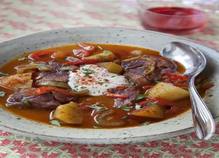 Soupe de goulash à la hongroise