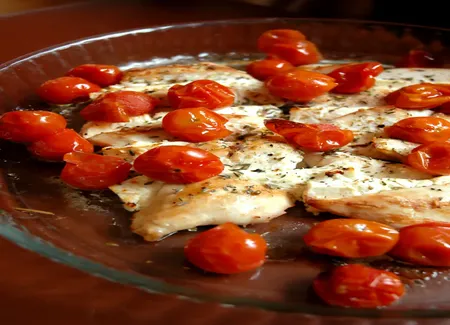 Escalopes de dinde à la feta et tomates cerises