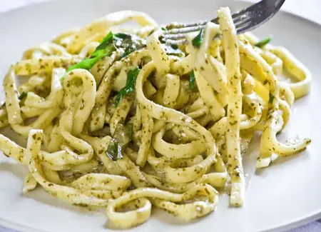 Spaghetti au pesto maison