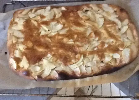 Pizza aux pommes et à la cannelle