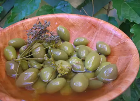 Préparation des olives vertes