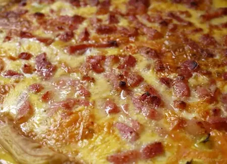 Quiche aux courgettes et lardons facile