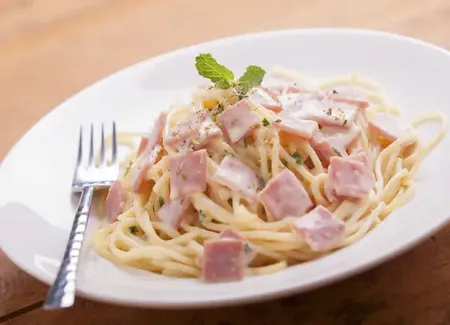Spaghetti carbonara au jambon blanc à la française