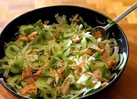 Salade fraiche de fenouil, concombre et saumon