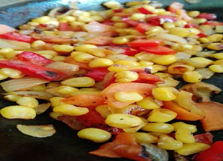 Poêlée maïs oignons carottes poivrons