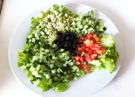 Salade du soleil aux courgettes croquantes