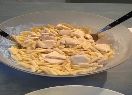 Pâtes à la crème et émincés de dinde