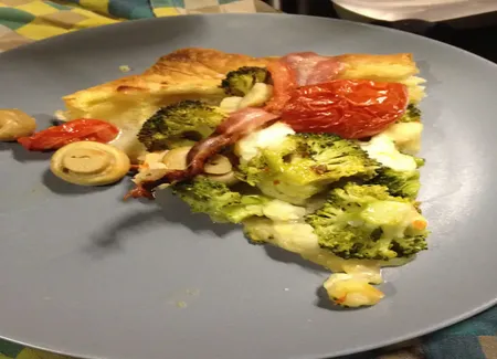 Tarte plaisir à la poitrine fumée, mozzarella et champignons