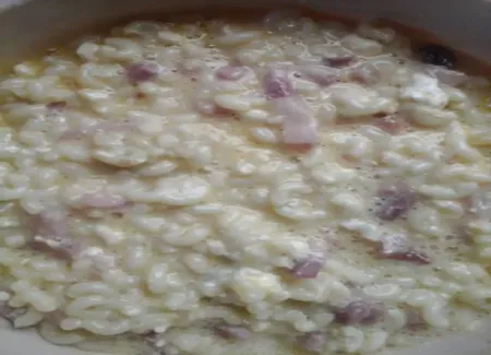Pâtes complètes à la vache qui rit, aux oeufs et au jambon