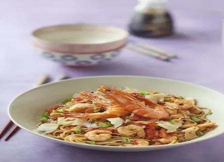 Wok de poisson et crevettes au curry
