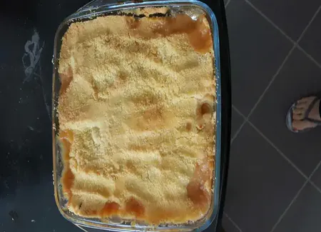 Crumble pêches chocolat blanc