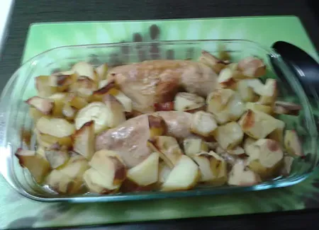 Cuisses de poulet et pommes de terre au four