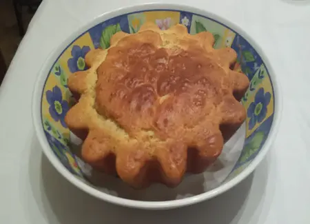 Cake à l'ail aux fines herbes et jambon de dinde