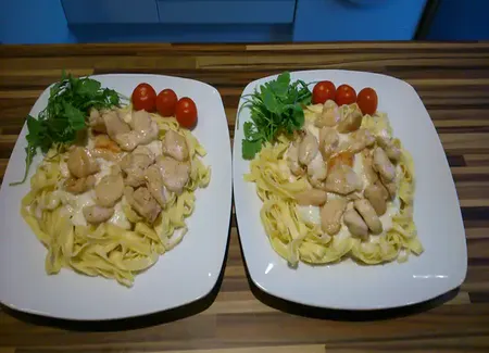 Tagliatelles au chèvre et poulet caramélisé