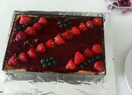 Gâteau aux fraises et framboises