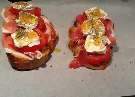 Tartines tomates-chèvre au miel