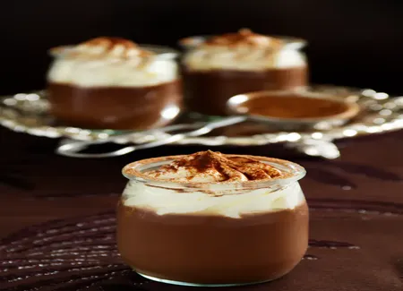Coupe de crème au chocolat et ses surprises