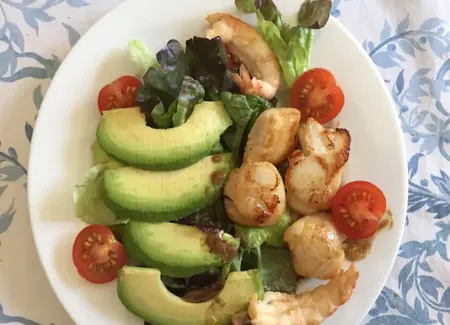 Salade aux st jacques et aux langoustines