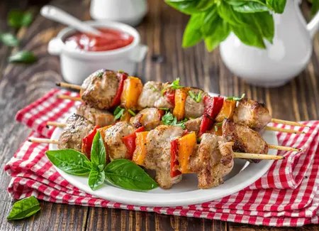 Brochettes de porc au piment et poivron