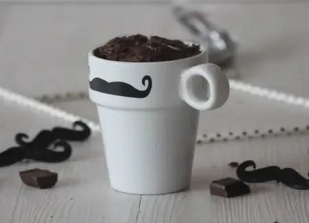 Mugcake aux pépites de chocolat (recette au micro-ondes)