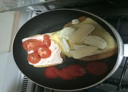 Croque-monsieur jambon de pays, tomate, fromage