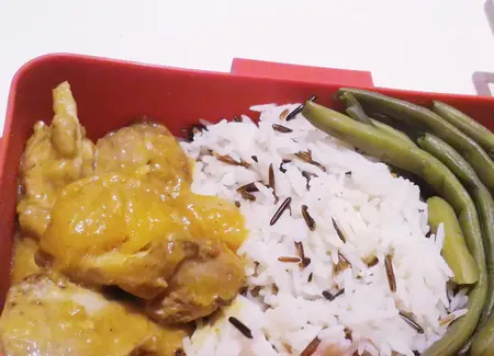 Poulet aux pêches et aux mangues