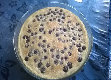 Clafoutis aux mûres du jardin