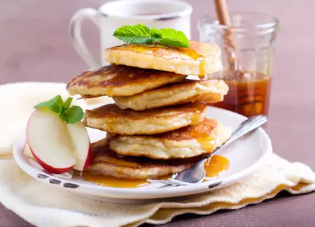 Pancakes aux pommes et à la cannelle