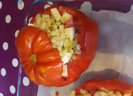 Tomates farcies aux pâtes et à la mozzarella