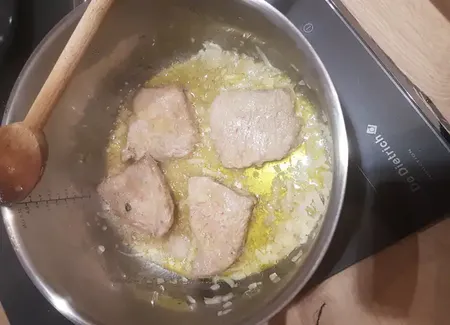 Petites escalopes au vin blanc