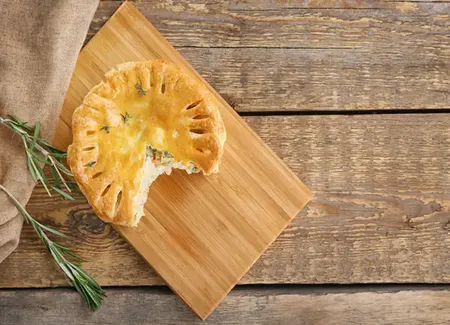 Tourte aux courgettes et au roquefort