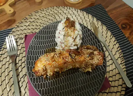 Saumon en croûte d'épices et prunes