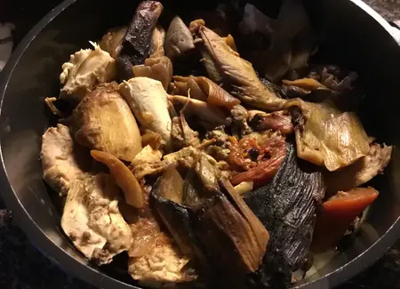 Restes de poulet rôti accomodés