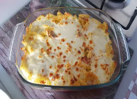 Gratin de pâtes au saumon fumé et à la mozarella
