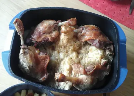 Cuisse de canard à la choucroute de rave