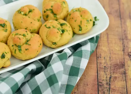 Petits pains à l'ail maison