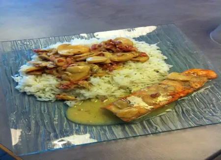 Pavés de saumon aux champignons et lardons
